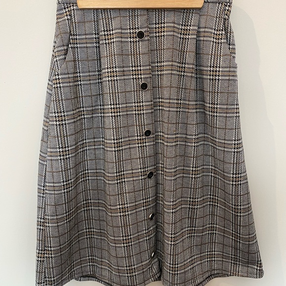 Classic long skirt with pockets! - Picture 2 of 7